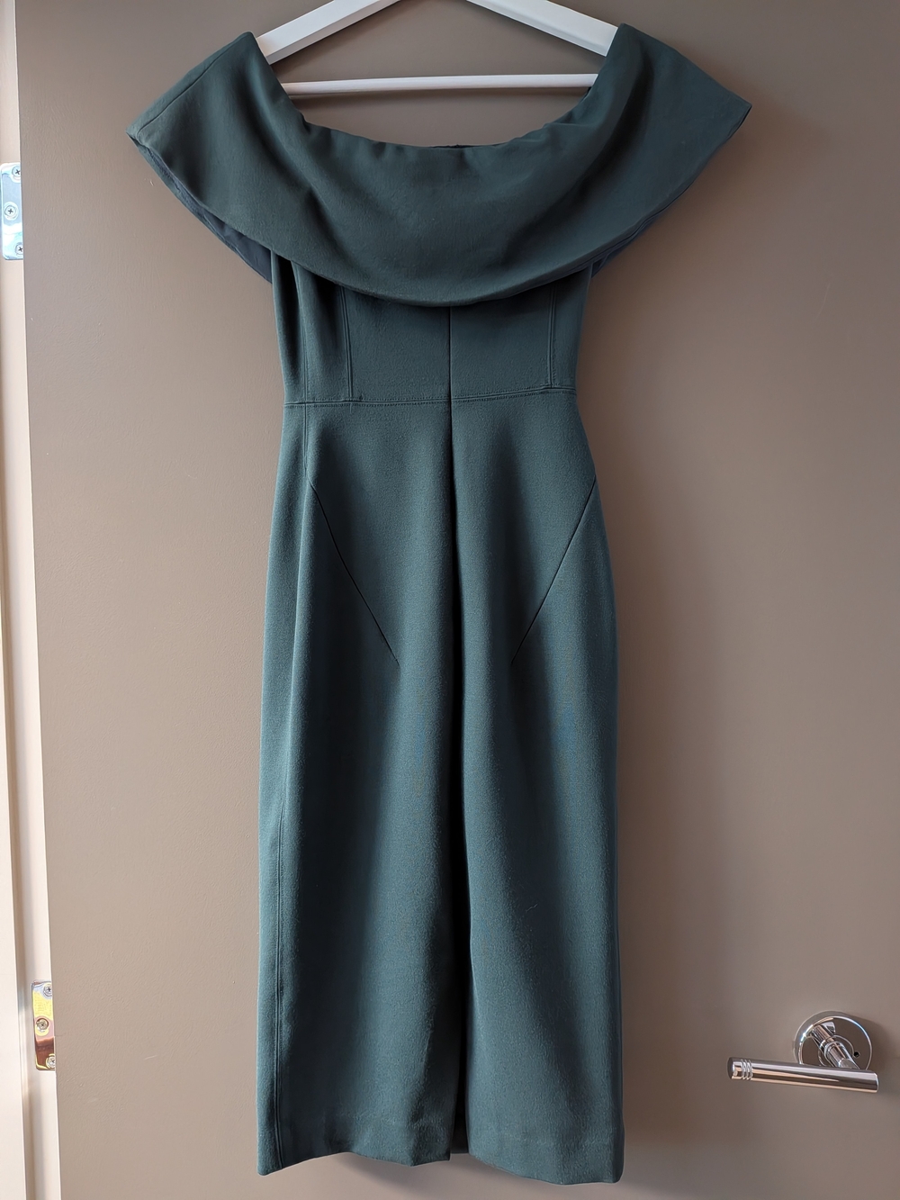 Aritzia Babaton Ruslan Off-Shoulder Midi Bodycon Dress Forest Green 00 Elegant - Picture 2 of 7